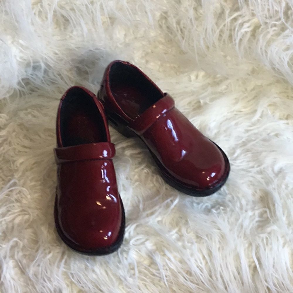 Deep red clog type shoes in size 6 NWOT